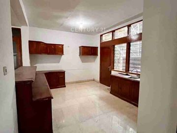 Dijual rumah hitung tanah tepat di kawasan elite dharmawangsa, jakarta selatan