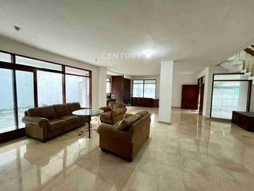 Dijual rumah hitung tanah tepat di kawasan elite dharmawangsa, jakarta selatan
