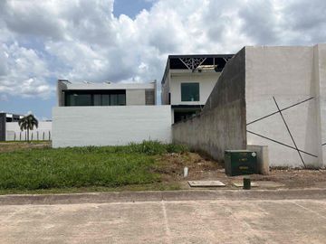 se vende terreno en coto Bonafiore