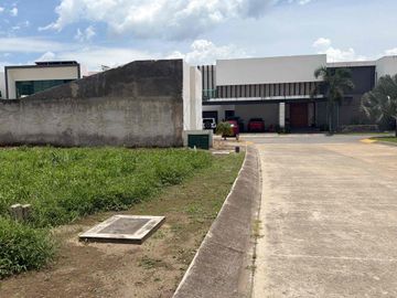 se vende terreno en coto Bonafiore