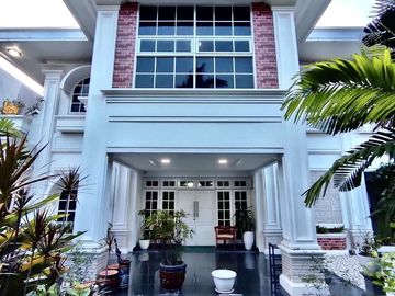 rumah private pool dalam perumahan, nyaman akses jalan lebar