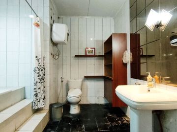 rumah private pool dalam perumahan, nyaman akses jalan lebar
