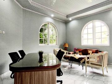 rumah private pool dalam perumahan, nyaman akses jalan lebar
