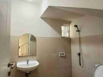 DIJUAL RUMAH 2 LANTAI NYAMAN DAN ASRI AREA SERPONG