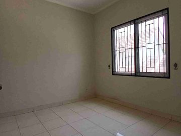 DIJUAL RUMAH 2 LANTAI NYAMAN DAN ASRI AREA SERPONG