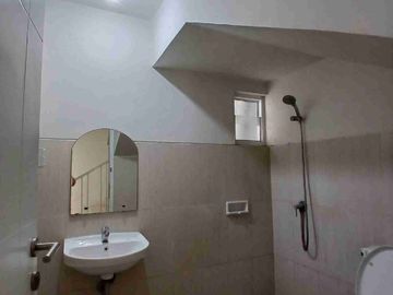 DIJUAL RUMAH 2 LANTAI NYAMAN DAN ASRI AREA SERPONG