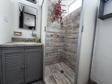 CASA EN VENTA CERCA DE AV. 16 DE SEPTIEMBRE, AV. LAS MARGARITAS, PLAZA CRISTAL
