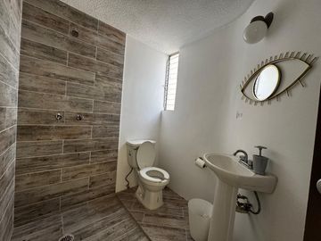 CASA EN VENTA CERCA DE AV. 16 DE SEPTIEMBRE, AV. LAS MARGARITAS, PLAZA CRISTAL