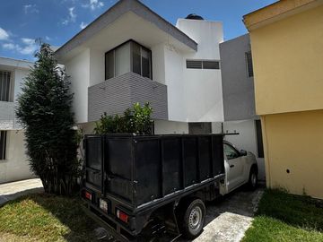 CASA EN VENTA CERCA DE AV. 16 DE SEPTIEMBRE, AV. LAS MARGARITAS, PLAZA CRISTAL