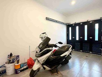 Private swimming pool Rumah MEWAH di JAKSEL TANAH 98 Meter Lokasi Premium