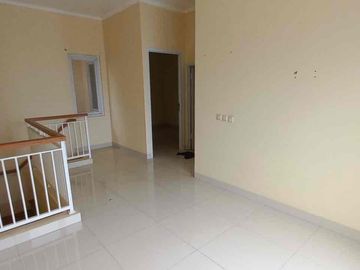 Disewakan rumah pinggir jalan puri beta 2 larangan jalan kaki halte buswat