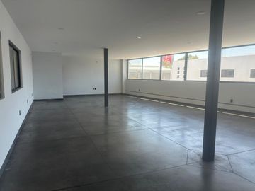 BODEGA EN RENTA NUEVA DENTRO DE PRIVADA CARRETERA SALIDA A LAGOS FRENTE A CAMPIÑA 904 M2