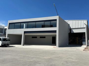 BODEGA EN RENTA NUEVA DENTRO DE PRIVADA CARRETERA SALIDA A LAGOS FRENTE A CAMPIÑA 904 M2