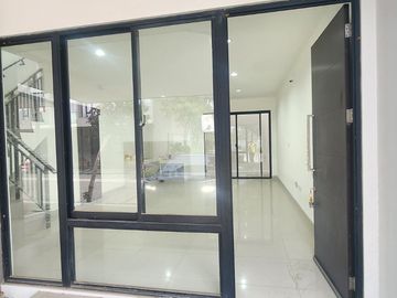 TURUN HARGA DIJUAL Rumah Cluster 2 Lantai dengan Posisi Hoek di Cluster Califfornia, PIK 2
