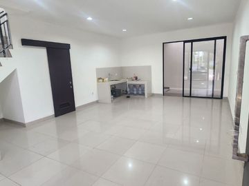 TURUN HARGA DIJUAL Rumah Cluster 2 Lantai dengan Posisi Hoek di Cluster Califfornia, PIK 2