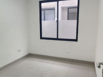 TURUN HARGA DIJUAL Rumah Cluster 2 Lantai dengan Posisi Hoek di Cluster Califfornia, PIK 2