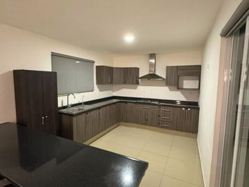 Casa en Renta en San Bernardino Tlaxcalancingo, San Andrés Cholula | 3 Recámaras y Roof Garden
