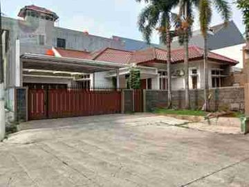 rumah megah dan halaman luas 
cluster galaxy Bekasi Selatan