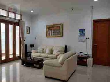 rumah megah dan halaman luas 
cluster galaxy Bekasi Selatan