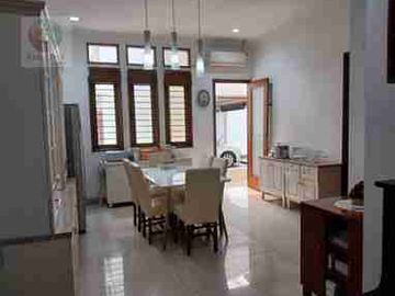 rumah megah dan halaman luas 
cluster galaxy Bekasi Selatan