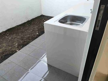 Rumah Modern Minimalist di Cluster Islami Adyna Residence Tasikmadu