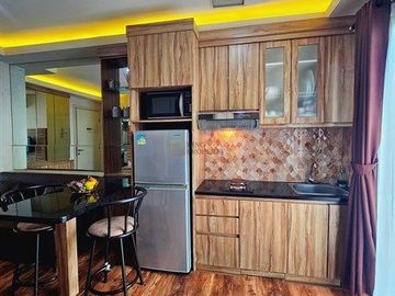 Dekat Mall Central Park & Universitas Tarumanegara & Trisakti, Disewa 2BR 49m2 Furnished Interior Bagus, Fasilitas Gym, Kolam Renang, Sky Garden