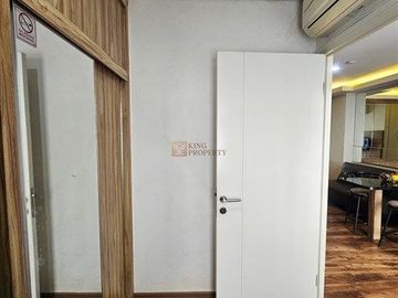 Dekat Mall Central Park & Universitas Tarumanegara & Trisakti, Disewa 2BR 49m2 Furnished Interior Bagus, Fasilitas Gym, Kolam Renang, Sky Garden