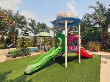 Dekat Mall Central Park & Universitas Tarumanegara & Trisakti, Disewa 2BR 49m2 Furnished Interior Bagus, Fasilitas Gym, Kolam Renang, Sky Garden