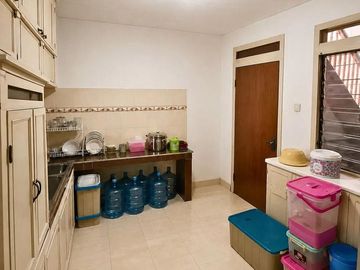 Rumah & Kost Modern Aktif 8 Kamar Murah Strategis di Tebet, Jaksel - SHM