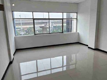 DISEWAKAN RUKO 3 LANTAI DI KALIMALANG PERBATASAN JAKARTA TIMUR