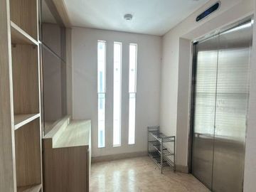 Sewa apartemen royale springhill kemayoran 3 kamar 196 meter furnish golf sea view
