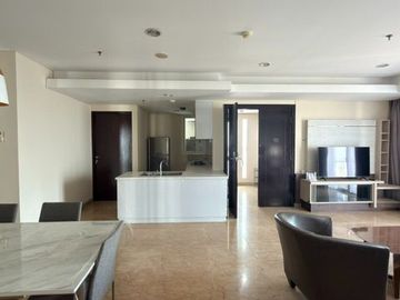 Sewa apartemen royale springhill kemayoran 3 kamar 196 meter furnish golf sea view