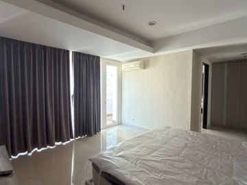 Sewa apartemen royale springhill kemayoran 3 kamar 196 meter furnish golf sea view