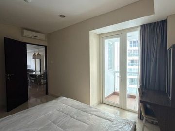 Sewa apartemen royale springhill kemayoran 3 kamar 196 meter furnish golf sea view