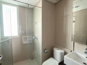 Sewa apartemen royale springhill kemayoran 3 kamar 196 meter furnish golf sea view