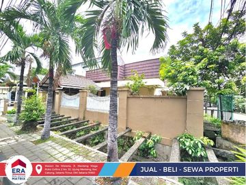 Jual Rumah Premium Hook di Pulo Asem Timur Raya, 5+2 KT, LT 375 m², Garasi & Carport