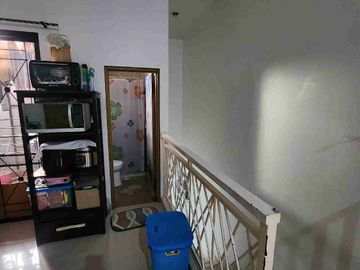 ruko 2 lantai di Sukmajaya daerah padat pemukiman dan jalur utama