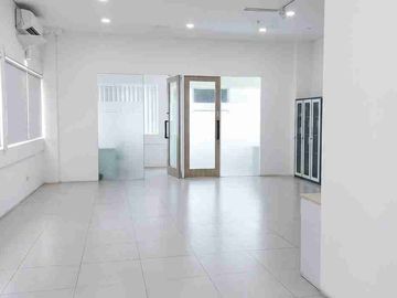 Jual Gedung Kantor 3 Lantai di Gandaria Strategis Parkir Luas
