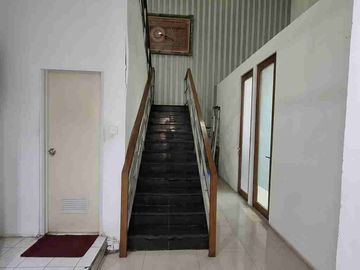Jual Gedung Kantor 3 Lantai di Gandaria Strategis Parkir Luas