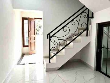 Dijual Rumah 2 Lantai Bali Mester Jatinegara Jakarta Timur SHM