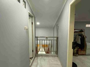 Rumah Bagus Tanah Luas Dalam Komplek Jati Waringin Asri
