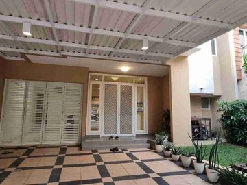 Di Jual Rumah di Sumarecon Bekasi