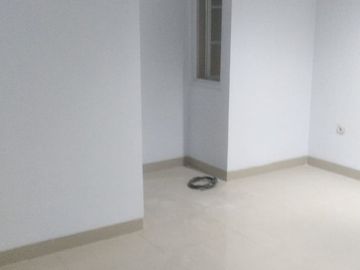 Dijual / Disewakan Rumah Siap Huni Muara Karang Blok 4 Depan Taman , Pluit - Penjaringan Jakarta Barat