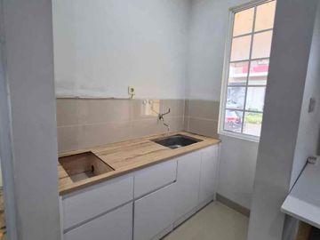 Disewakan Rumah 2 Lantai Semi Furnished Di Jalan Fairside Cluster Malibu Village - Gading Serpong