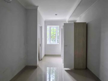 Disewakan Rumah 2 Lantai Semi Furnished Di Jalan Fairside Cluster Malibu Village - Gading Serpong