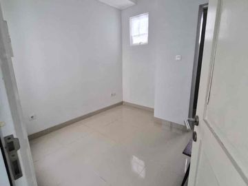 Disewakan Rumah 2 Lantai Semi Furnished Di Jalan Fairside Cluster Malibu Village - Gading Serpong