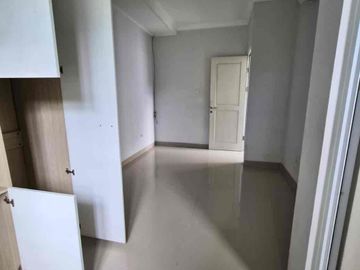 Disewakan Rumah 2 Lantai Semi Furnished Di Jalan Fairside Cluster Malibu Village - Gading Serpong