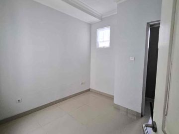 Disewakan Rumah 2 Lantai Semi Furnished Di Jalan Fairside Cluster Malibu Village - Gading Serpong