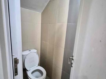 Disewakan Rumah 2 Lantai Semi Furnished Di Jalan Fairside Cluster Malibu Village - Gading Serpong