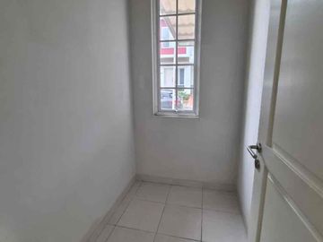 Disewakan Rumah 2 Lantai Semi Furnished Di Jalan Fairside Cluster Malibu Village - Gading Serpong